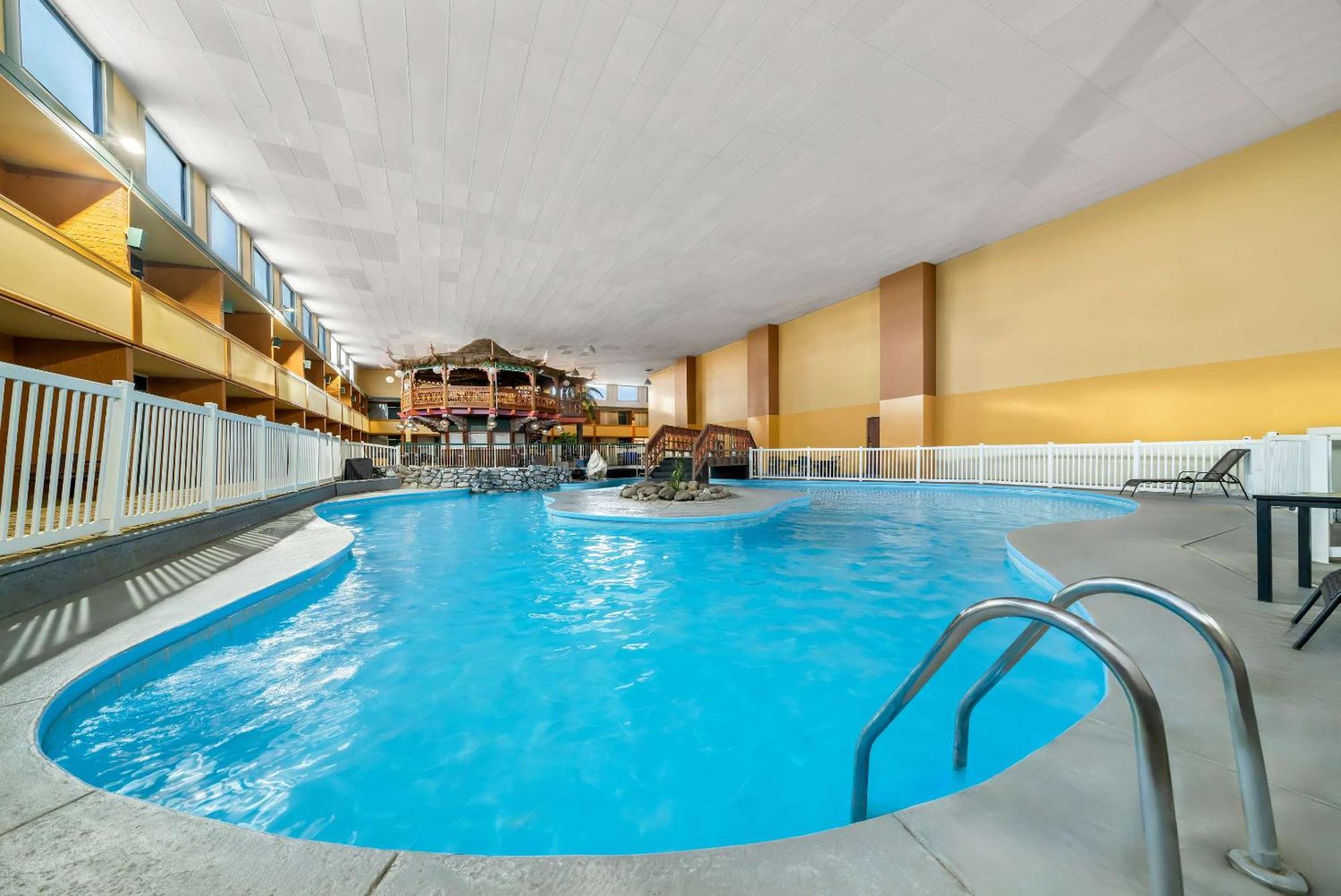 Suburban Studios, Карни Экстерьер фото