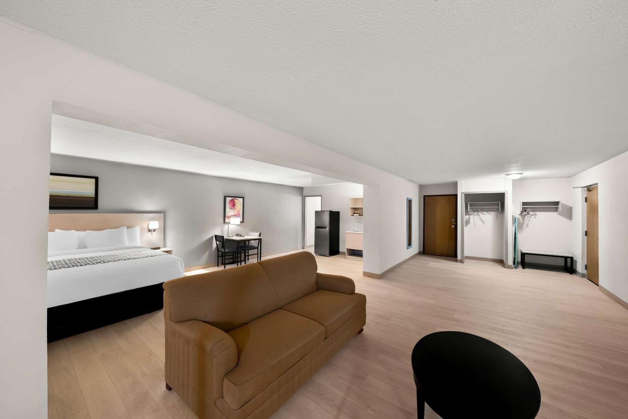 Suburban Studios, Карни Экстерьер фото