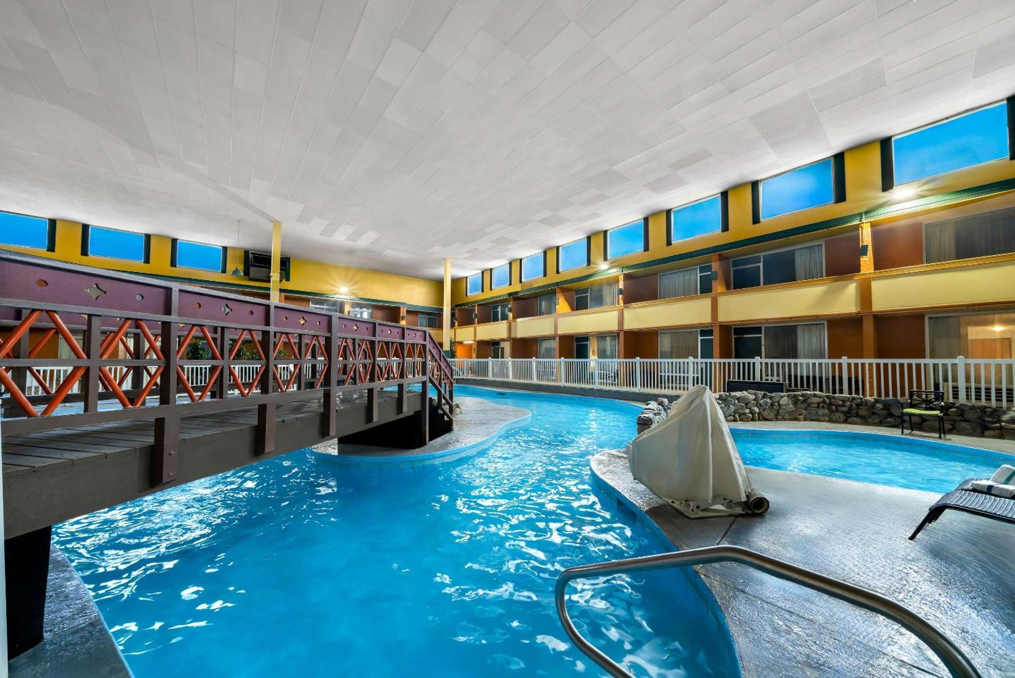 Suburban Studios, Карни Экстерьер фото