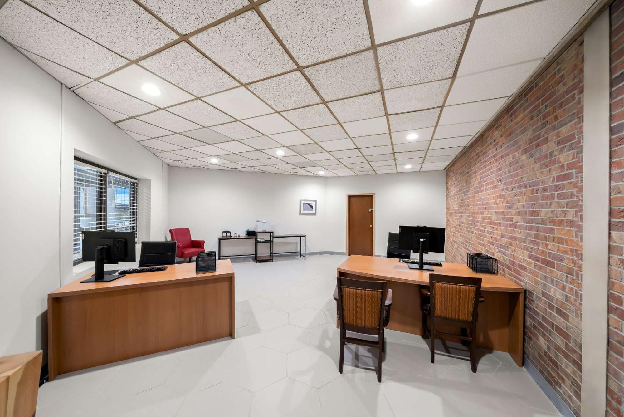 Suburban Studios, Карни Экстерьер фото